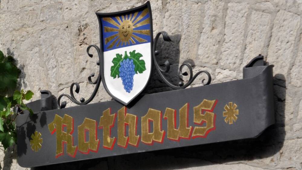Rathaus Schriftzug
