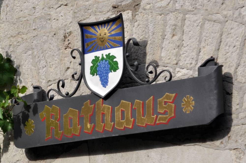 Rathaus Schriftzug