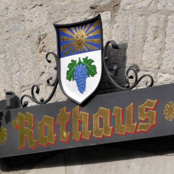 Rathaus Schriftzug
